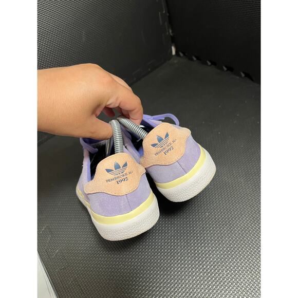 Athletic_Shoes